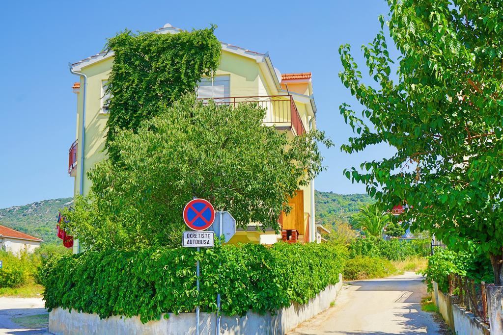 Vinišće Apartments Borozan מראה חיצוני תמונה